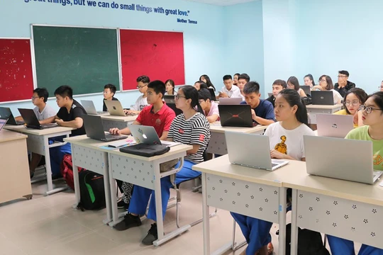 Mọi học sinh của hệ thống giáo dục phổ thông trên toàn quốc đều có hồ sơ điện tử trên cơ sở dữ liệu của Bộ Giáo dục và Đào tạo