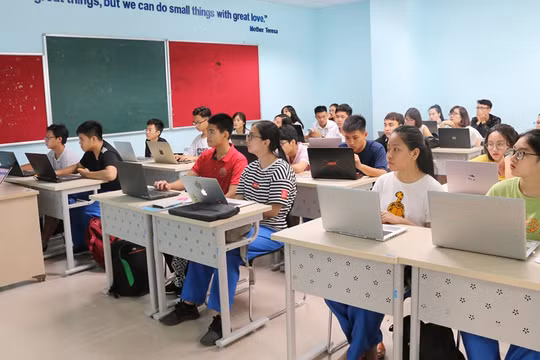 Mọi học sinh của hệ thống giáo dục phổ thông trên toàn quốc đều có hồ sơ điện tử trên cơ sở dữ liệu của Bộ Giáo dục và Đào tạo