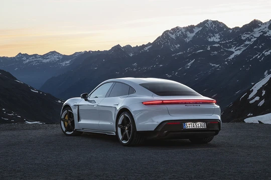 Porsche Taycan, xe chạy điện đầu tiên của hãng. Ảnh: Porsche 