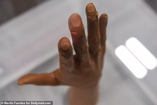 Bàn tay nhân tạo in bằng công nghệ 3D của công ty Unlimited Tomorrow.