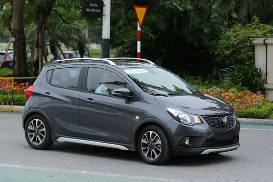 Fadil lăn bánh tại Hà Nội. 