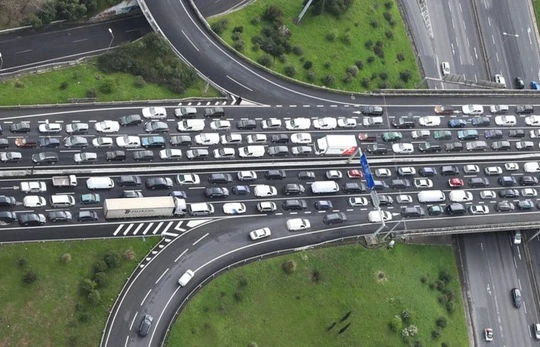 Một nút giao thông ở Anh nhìn từ trên cao