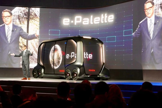 Chiếc xe buýt dạng module có tên e-palette là nền tảng xe tự hành quan trọng của Nhật Bản hiện nay.