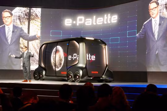 Chiếc xe buýt dạng module có tên e-palette là nền tảng xe tự hành quan trọng của Nhật Bản hiện nay.