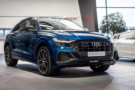 Xe Audi trong một gara