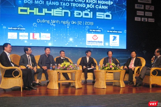 Các diễn giả trong phần giao lưu của hội thảo