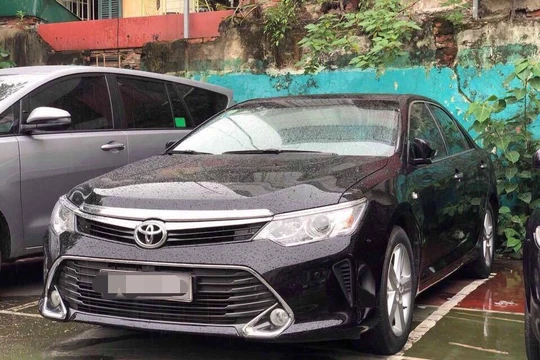 Chiếc Toyota Camry 2.5Q sản xuất năm 2017, đăng ký năm 2017 siêu lướt 18.000km giá 1,2 tỷ đồng. 