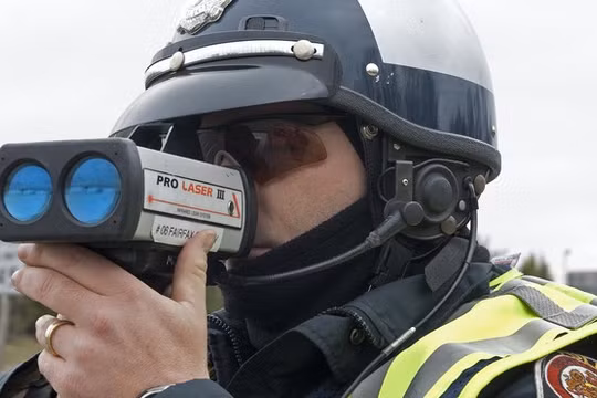 Cảnh sát Estonia nghĩ ra hình thức phạt mới cho tài xế vi phạm tốc độ