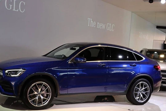 SUV cỡ trung Mercedes GLC 300 vừa được công bố có màn hình rộng 10,25 inch và hệ thống thông tin giải trí MBUX là trang bị tiêu chuẩn 