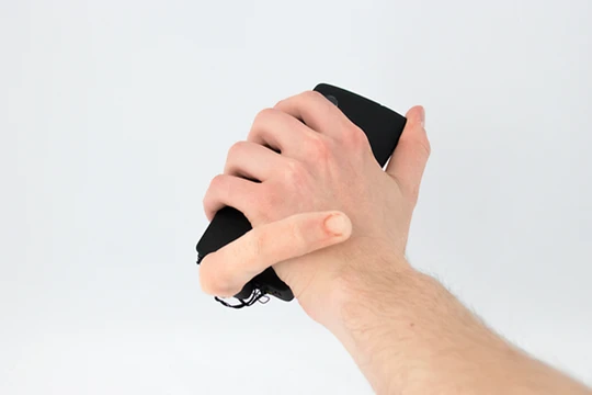 Robot MobiLimb gắn vào điện thoại di động. ẢNH: MARC TEYSSIER