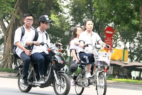 Các bậc phụ huynh nên cẩn trọng khi lắp thêm thiết bị định vị, chống trộm vào xe của các con