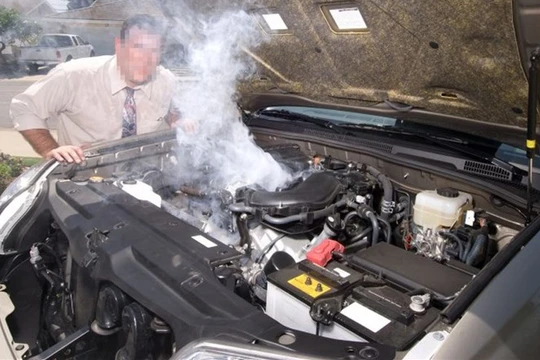 Ôtô bị chết máy đột ngột giữa đường sẽ khiến chủ xe gặp khá nhiều rắc rối. Ảnh ST