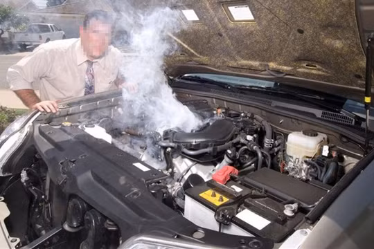 Ôtô bị chết máy đột ngột giữa đường sẽ khiến chủ xe gặp khá nhiều rắc rối. Ảnh ST