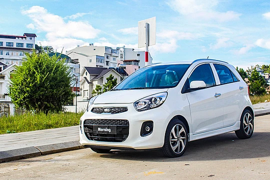 Một mẫu hatchback Morning lăn bánh tại Việt Nam. Ảnh: Kia Trường Chinh