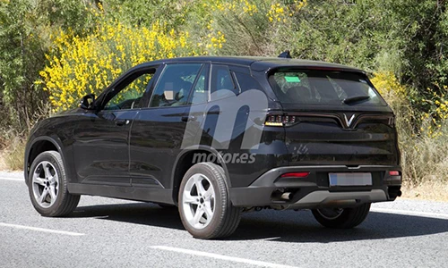 VinFast Lux SA2.0 xuất hiện trên đường phố Tây Ban Nha. Ảnh: Motor.es 