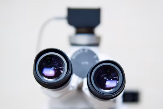 Kính hiển vi robot