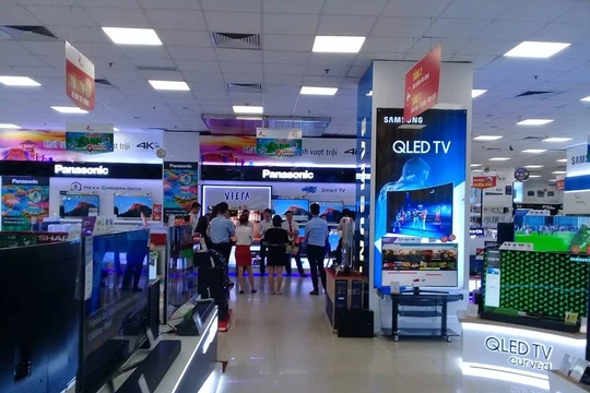 Gian hàng tivi tại siêu thị điện máy Pico