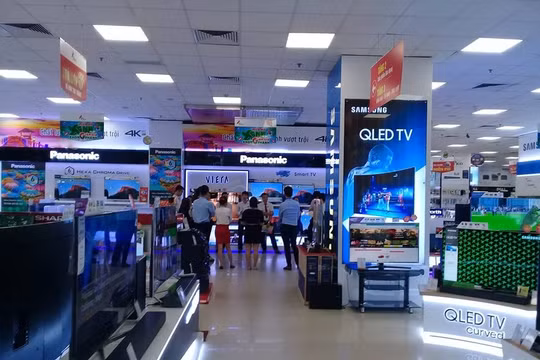 Gian hàng tivi tại siêu thị điện máy Pico