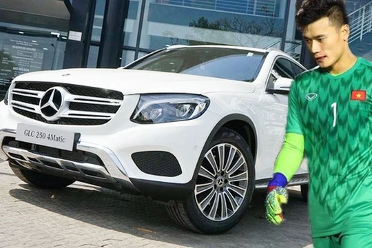Chiếc Mercedes-Benz GLC mà thủ môn Bùi Tiến Dũng được tặng thuộc phiên bản GLC 250 có giá niêm yết 1,989 tỷ đồng. 