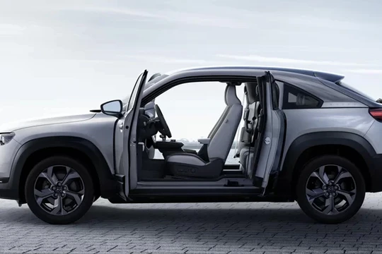 MX-30 có kiểu cửa mở ngược giống xe siêu sang Rolls-Royce. Ảnh: Mazda 