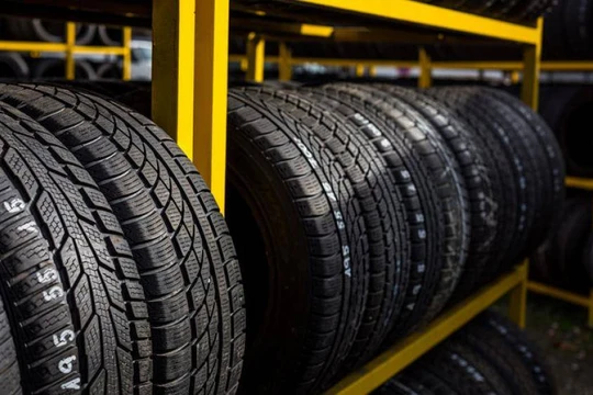 Lốp ô tô không thể có màu khác ngoài màu đen