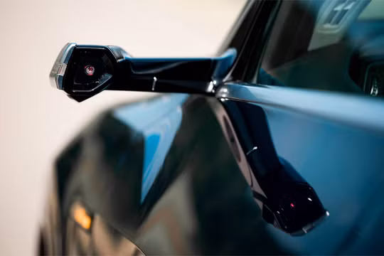 Camera thay gương chiếu hậu trên Audi e-tron. Ảnh: Audi 