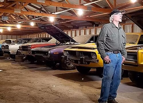 Bill "Coyote" Johnson và bộ sưu tập xe cổ.