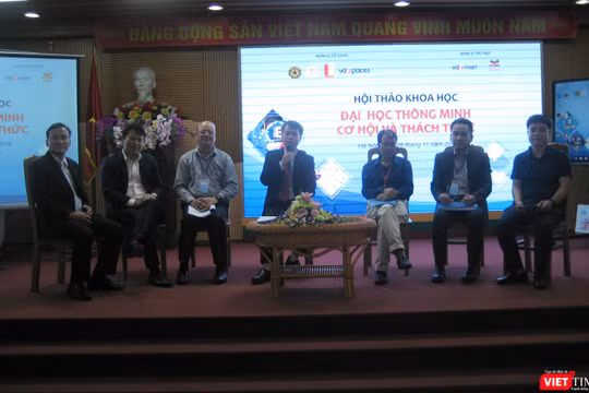 Các diễn giả trong phần giao lưu của hội thảo