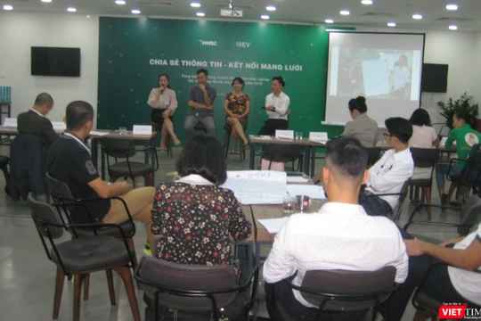 Các diễn giả trong phần giao lưu của hội thảo