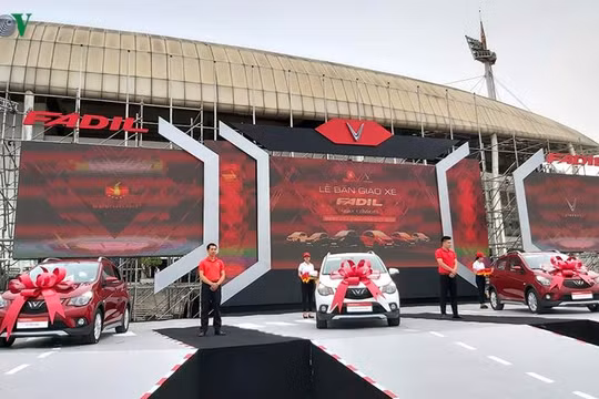 Xe Fadil là mẫu xe cỡ nhỏ tại Việt Nam và cạnh tranh trực tiếp với các đối thủ: Hyundai i10, Kia Morning, Toyota Wigo...