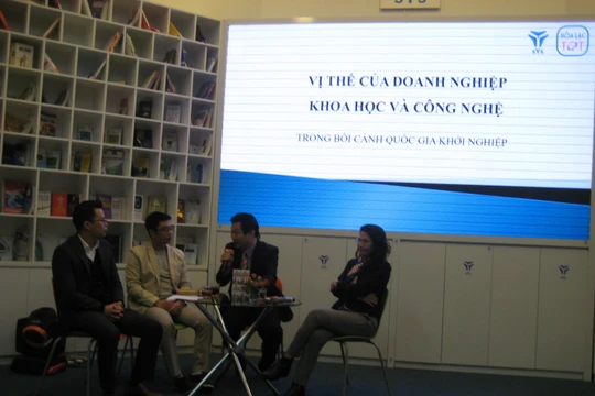 Các diễn giả thảo luận về vai trò của doanh nghiệp KHCN 