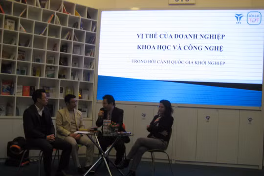 Các diễn giả thảo luận về vai trò của doanh nghiệp KHCN 