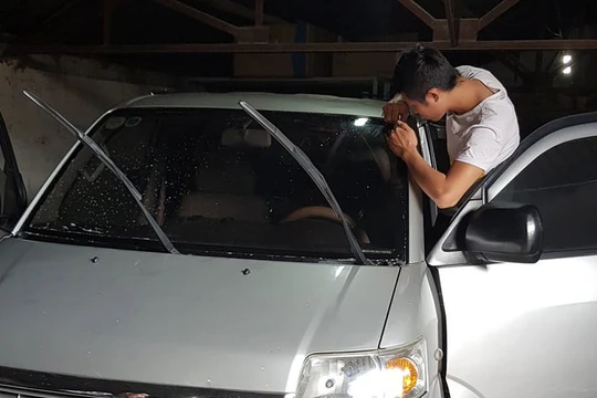 Mùa hè đến khiến các biện pháp chống nóng, trong đó có dán phim cách nhiệt ô tô, nhận được nhiều sự quan tâm. 