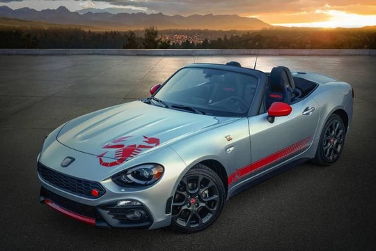 Fiat 124 Spider thế hệ mới ra mắt vào năm 2016, sử dụng hệ thống khung gầm của Mazda MX-5 Miata. 