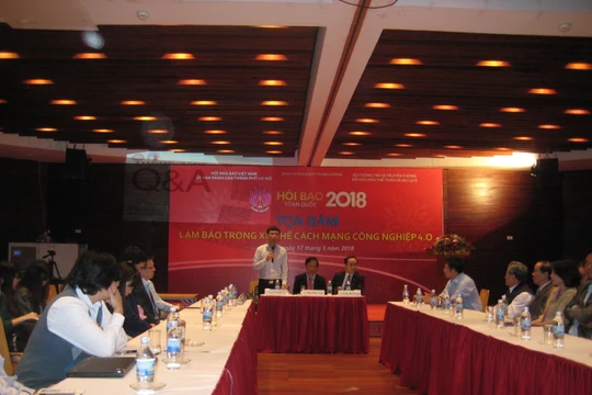Buổi tọa đàm "Làm báo trong xu thế CMCN 4.0" trong khuôn khổ Hội báo Toàn quốc 2018.