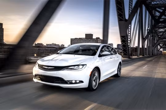 Màu trắng lại có tuổi thọ kém nhất, dễ bị xỉn màu. Ảnh BD. 