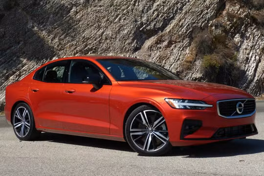 Sedan S60 vừa bước qua thế hệ 2019 và là một trong những dòng xe bán chạy nhất của Volvo