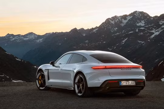 Mẫu xe thể thao chạy điện của Porsche