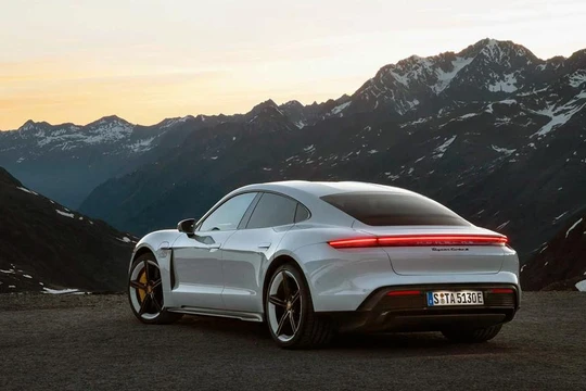 Mẫu xe thể thao chạy điện của Porsche