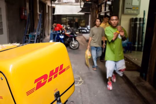 Xe giao hàng của DHL trên đường phố Bangkok (Thailand). Ảnh: Thierry Tronnel/Corbis/ Getty Images 