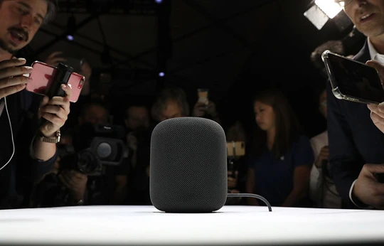 Nguyên mẫu HomePod của Apple được trình làng tại Hội nghị nhà phát triển toàn cầu năm 2017 của hãng, diễn ra tháng 6.2017. ẢNH: AFP/GETTY IMAGES