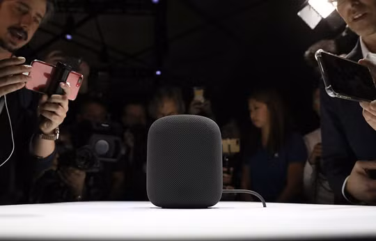 Nguyên mẫu HomePod của Apple được trình làng tại Hội nghị nhà phát triển toàn cầu năm 2017 của hãng, diễn ra tháng 6.2017. ẢNH: AFP/GETTY IMAGES