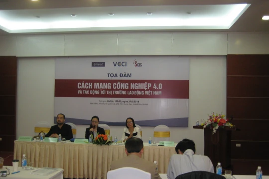 Bà Trần Thị Lan Anh - Phó Tổng thư ký VCCI kiêm Giám đốc Văn phòng giới sử dụng lao động chủ trì buổi tọa đàm