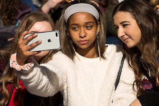 Giới trẻ vẫn cảm thấy mạng xã hội có nhiều mặt tích cực tới cuộc sống của mình. ẢNH: AFP/GETTY IMAGES