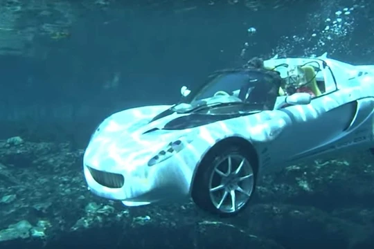 Đây là chiếc xe duy nhất trên thế giới có khả năng... lặn