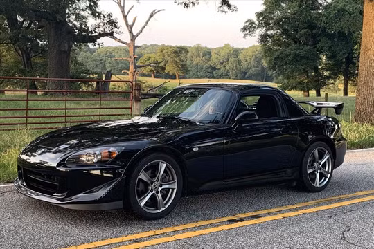 Honda S2000 Club Racer bản Berlina Black hiếm gặp. Ảnh: Carscoops 