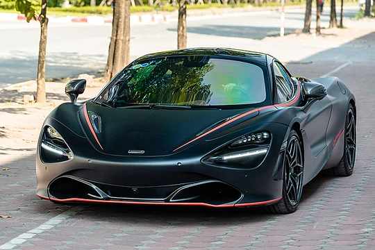 Một mẫu McLaren 720S Launch Edition lăn bánh tại Việt Nam. Ảnh: Minh Quân 