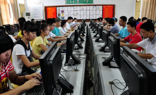 Với tình trạng thiếu giáo viên ở vùng nông thôn, Trung Quốc hy vọng các bài học trực tuyến sẽ tạo điều kiện để học sinh nông thôn được tiếp cận giáo dục - Ảnh: SCMP