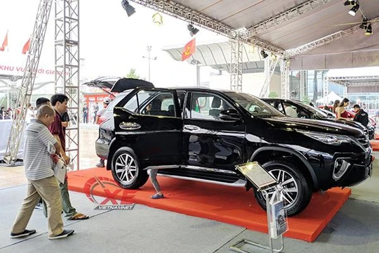 Tăng khuyến mãi, giảm giá đang là "cần câu" của các hãng xe trong cuộc đua tăng doanh số