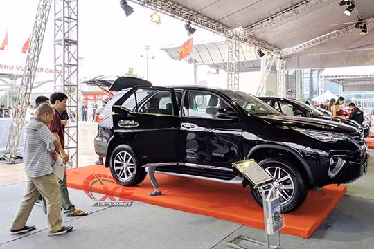 Tăng khuyến mãi, giảm giá đang là "cần câu" của các hãng xe trong cuộc đua tăng doanh số